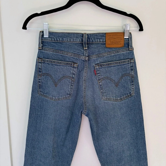 Levi’s Wedgie Icon Fit Denim Jeans Size  25 These Dreams Medium Blue Wash - Picture 3 of 8
